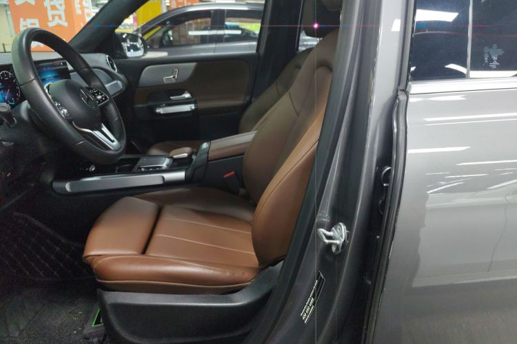 Mercedes-Benz GLB Class 2023 car image #15