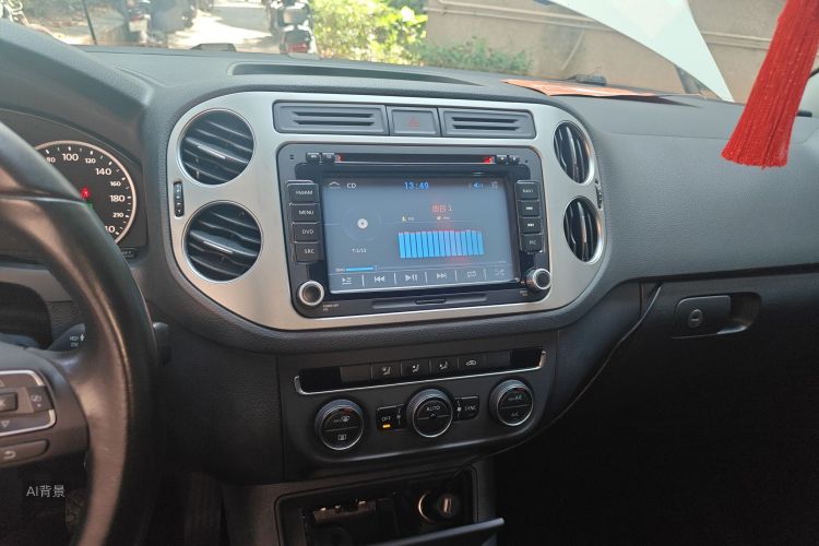 Volkswagen Tiguan 2015 car image #15