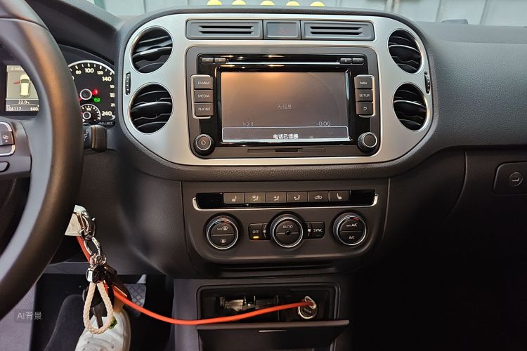 Volkswagen Tiguan 2014 car image #15