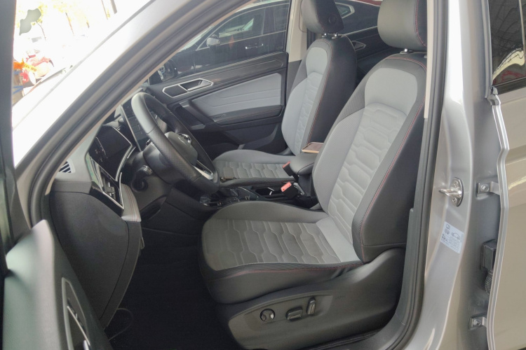 Volkswagen Tiguan X 2023 car image #15