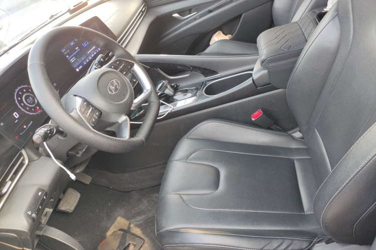 Hyundai Elantra 2021 car image #15