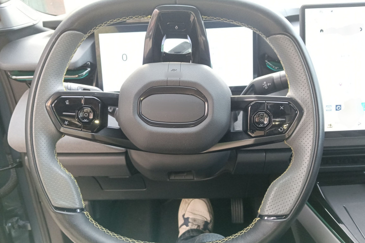 Lynk & Co 08 EM-P 2024 car image #15