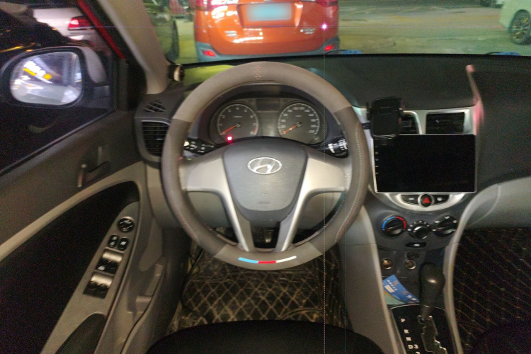 Hyundai Reina 2016 car image #15