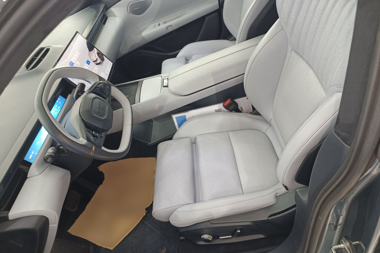 Lynk & Co 2024 #15 Lynk & Co 2024 car image #15