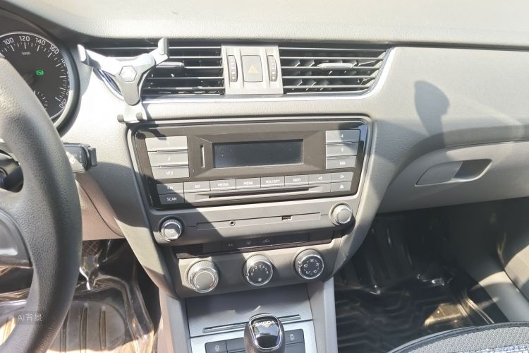 Skoda Octavia 2014 car image #15