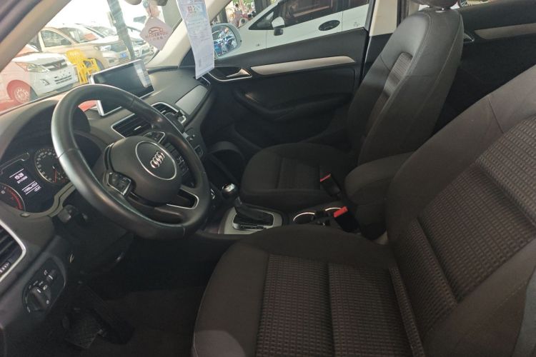 Audi Q3 2016 car image #15