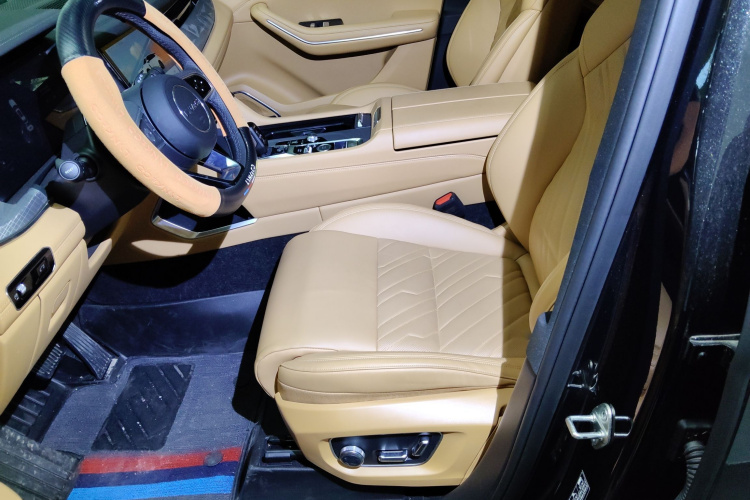 Lynk & Co 09 2024 car image #15