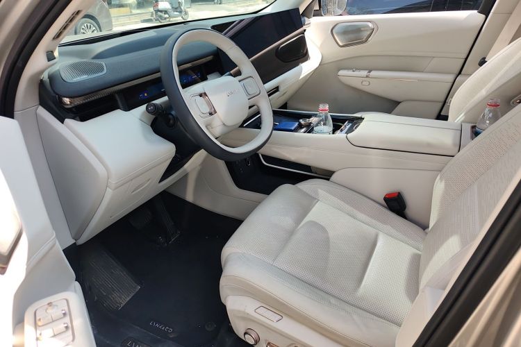 Lynk & Co 900 2025 car image #15