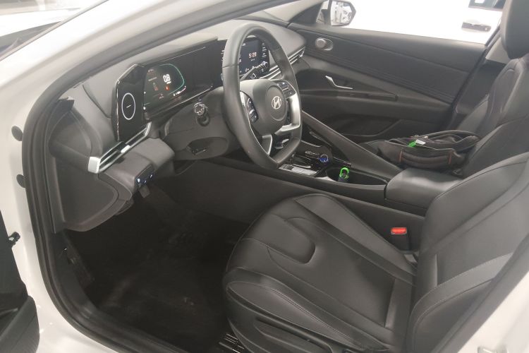 Hyundai Elantra 2024 immagine di auto #15