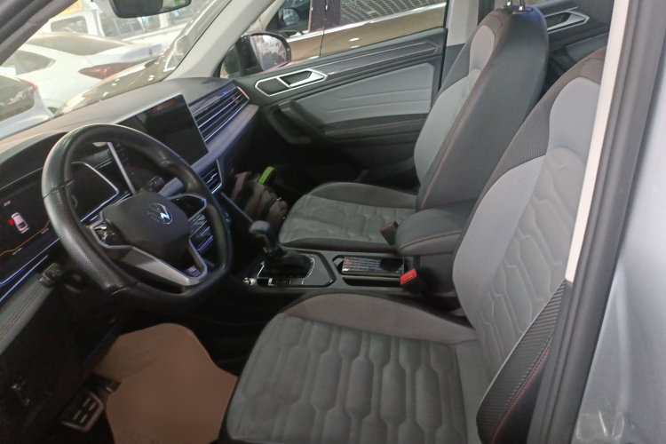 Volkswagen Tiguan X 2023 immagine di auto #15