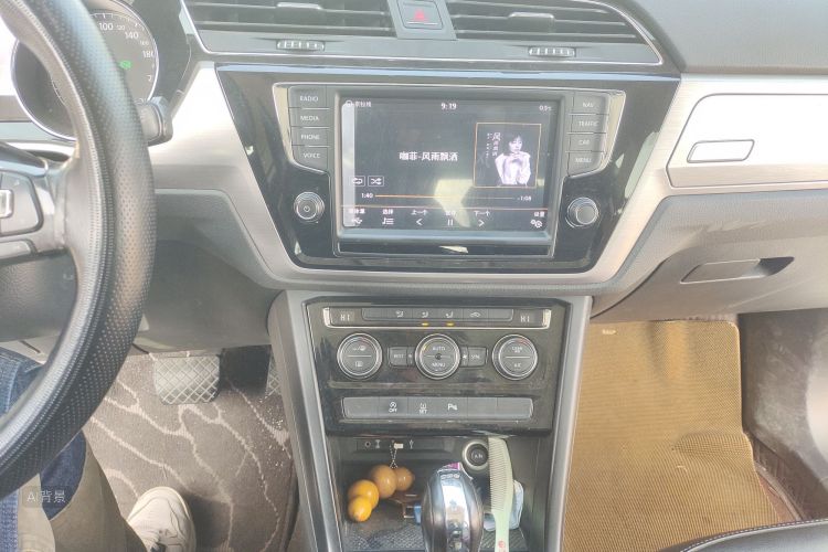 Volkswagen Touran 2018 immagine di auto #15