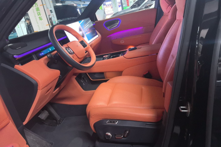 Lynk & Co 900 2025 car image #15