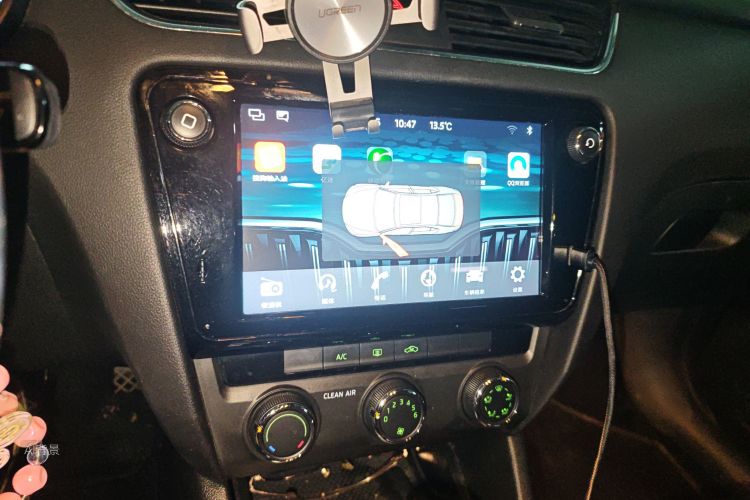 Skoda Octavia 2018 car image #15