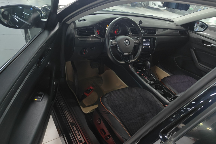 Volkswagen Passat 2018 car image #15