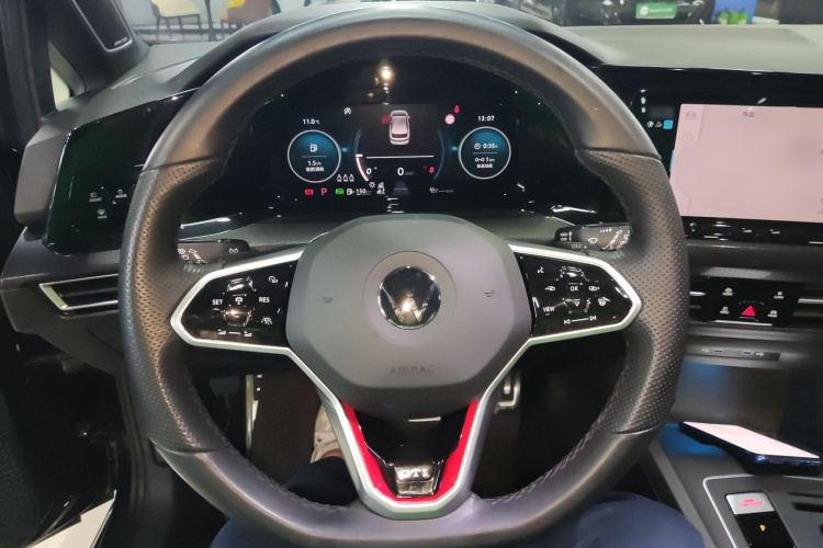 Volkswagen GolfGTI 2023 immagine di auto #15