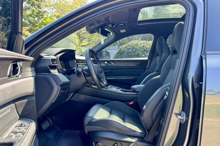 Lynk & Co 01 EM-P 2022 car image #15