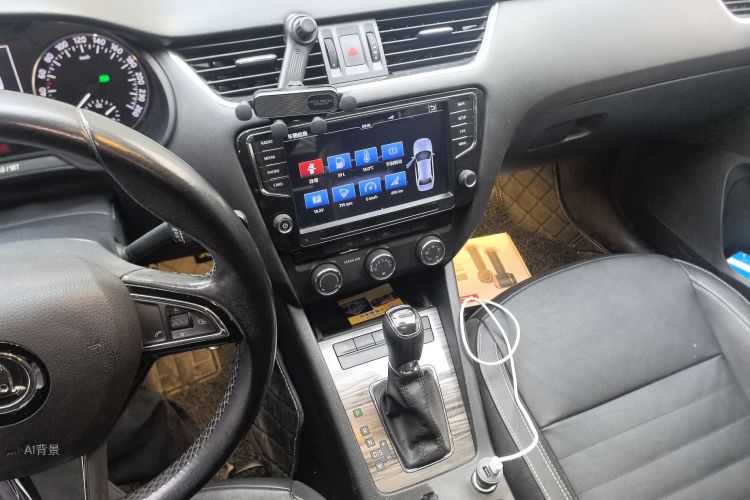 Skoda Octavia 2016 car image #15