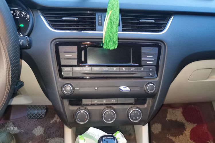 Skoda Octavia 2014 car image #15