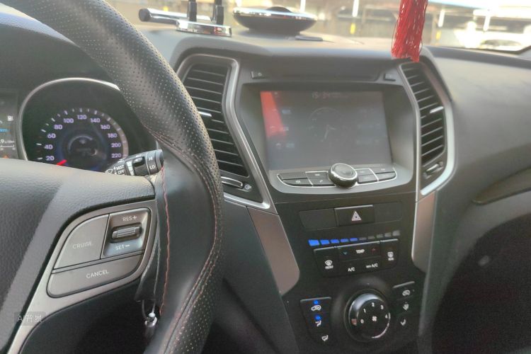 Hyundai Santa Fe 2014 car image #15