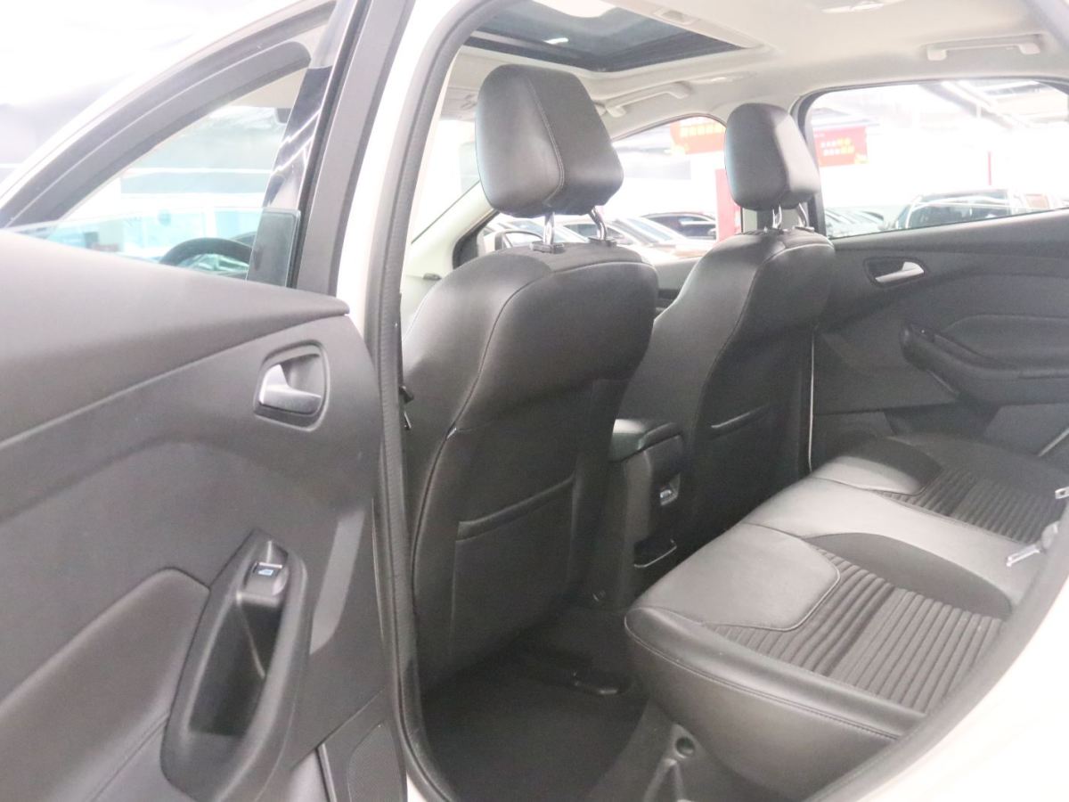 Ford Focus (Imported) 2017 صورة سيارة #15