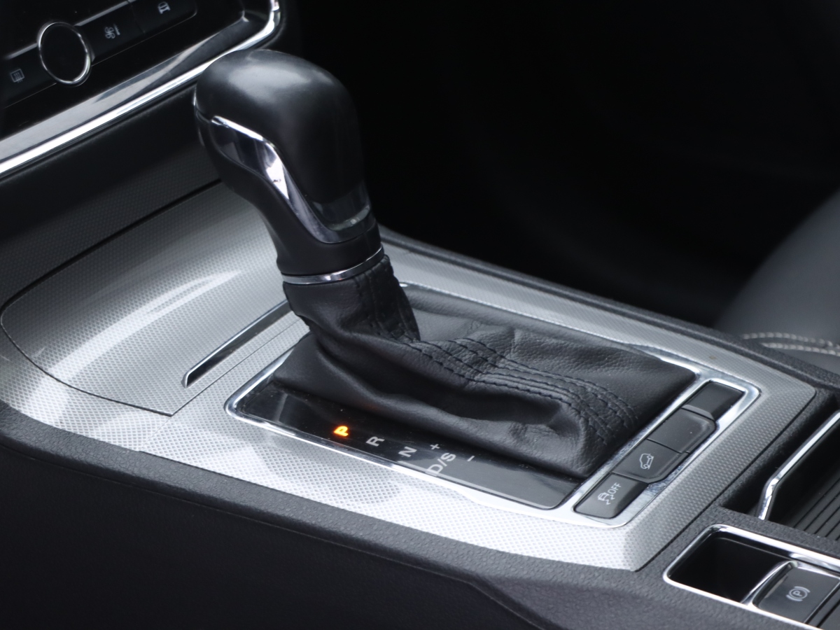 Roewe RX5 2019 изображение автомобиля #15