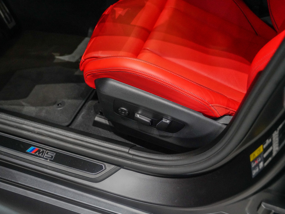 BMW M5 New Energy 2024 immagine di auto #15