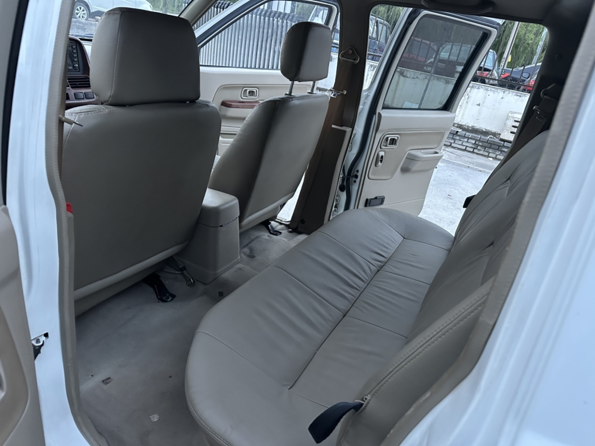 Nissan D22 2016 car image #15