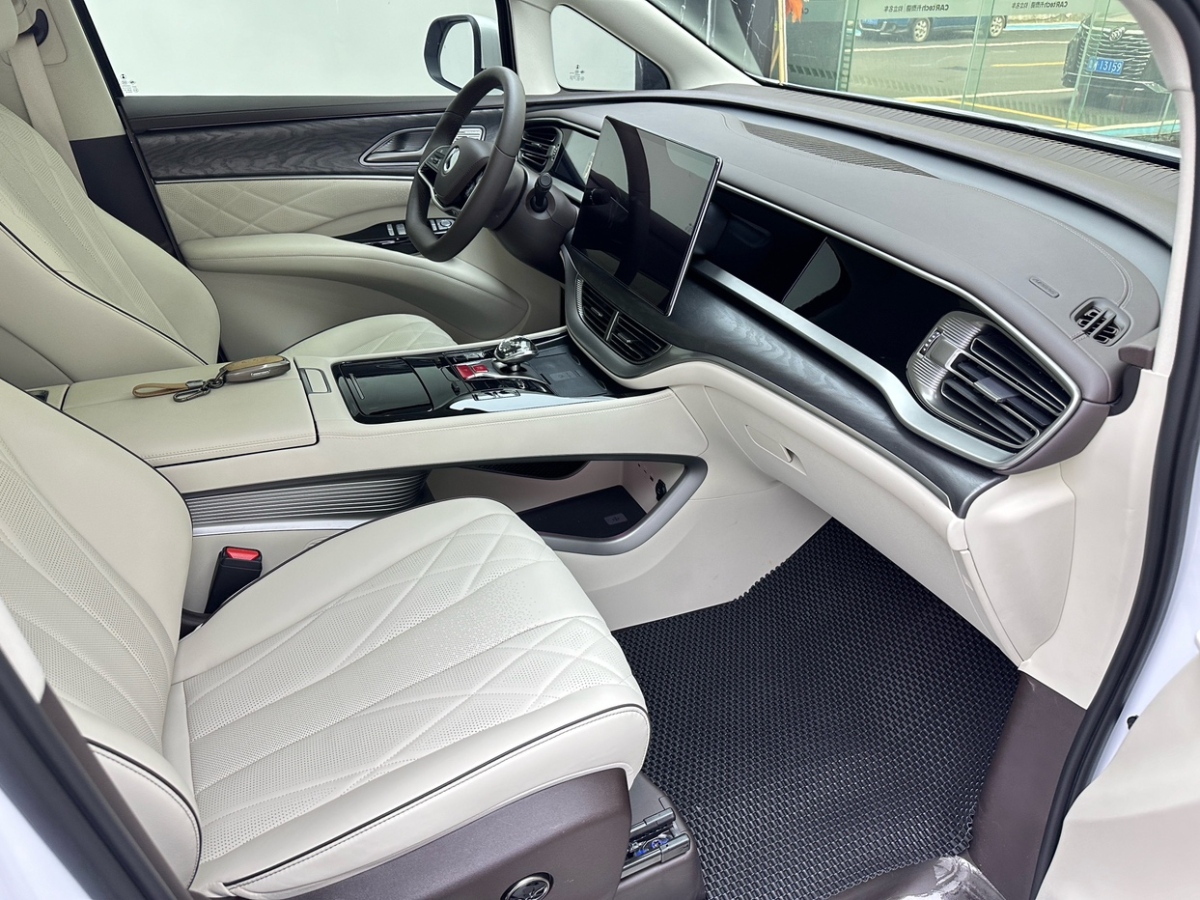 Denza N8L 2024 #15 Denza N8L 2024 car image #15