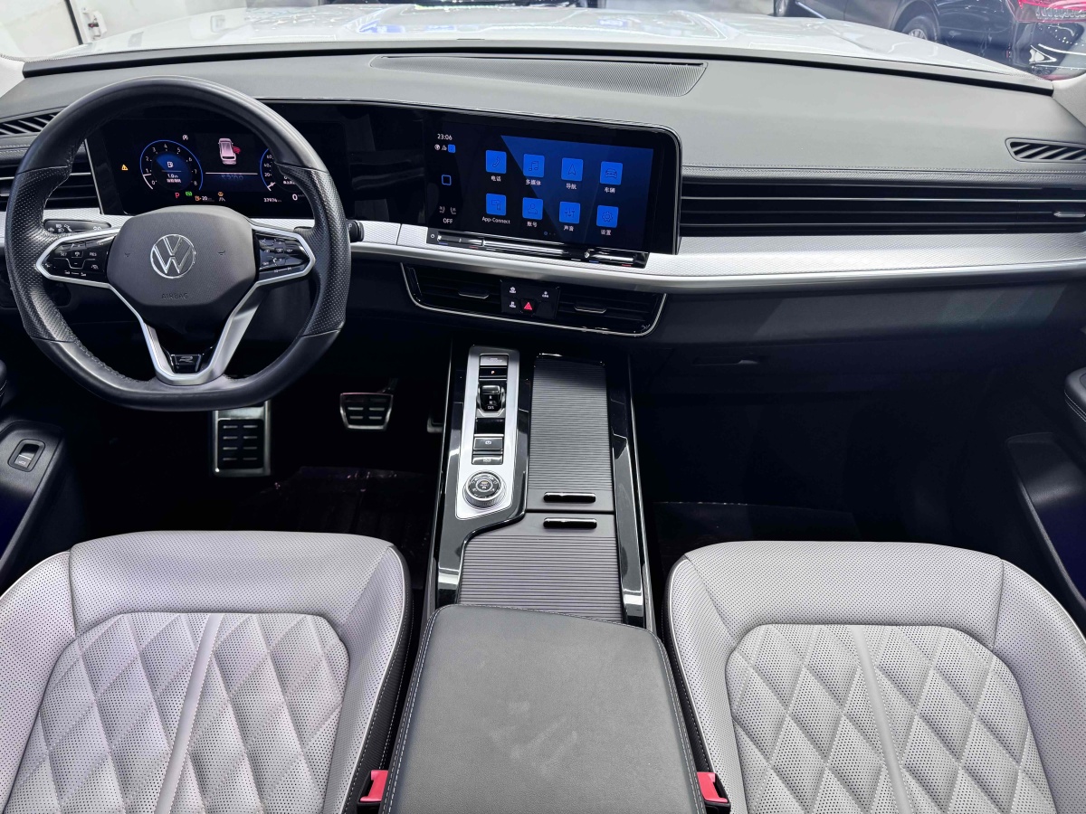 Volkswagen Tavendor 2023 car image #15