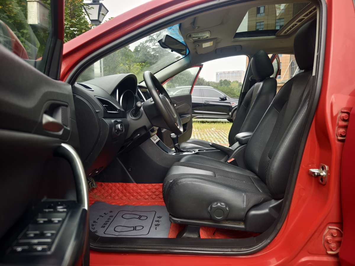 MG GT 2014 car image #15