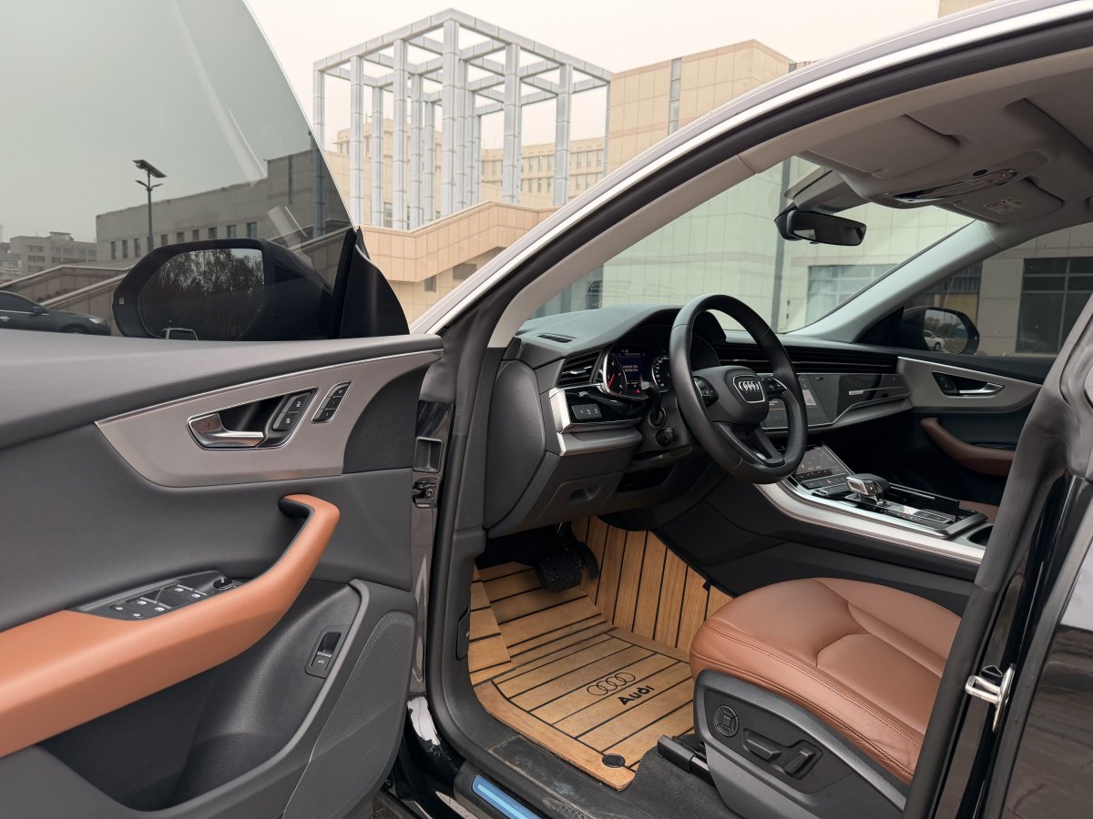 Audi RS Q8 2022 car image #15