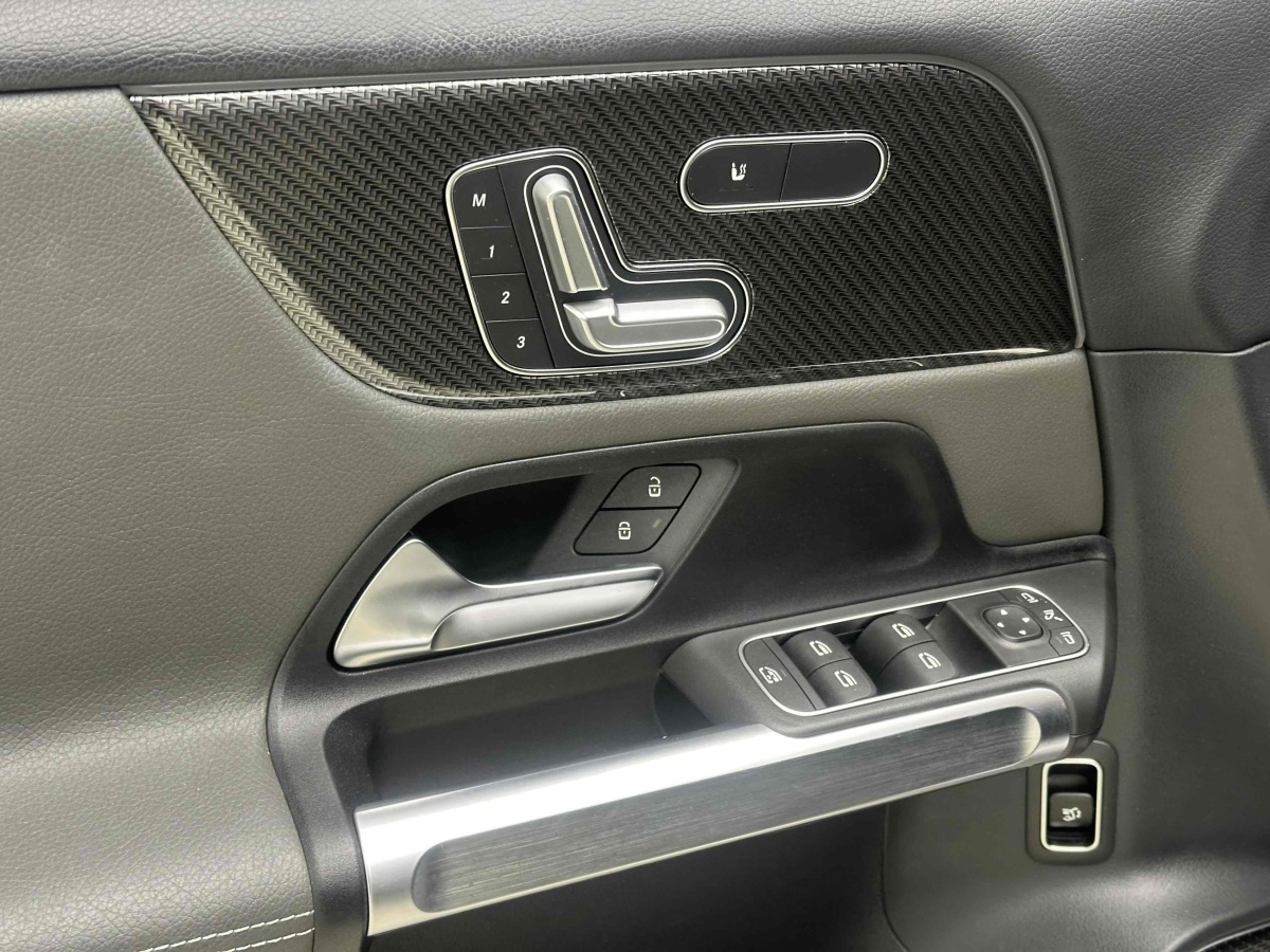 Mercedes-Benz GLB AMG 2023 car image #15