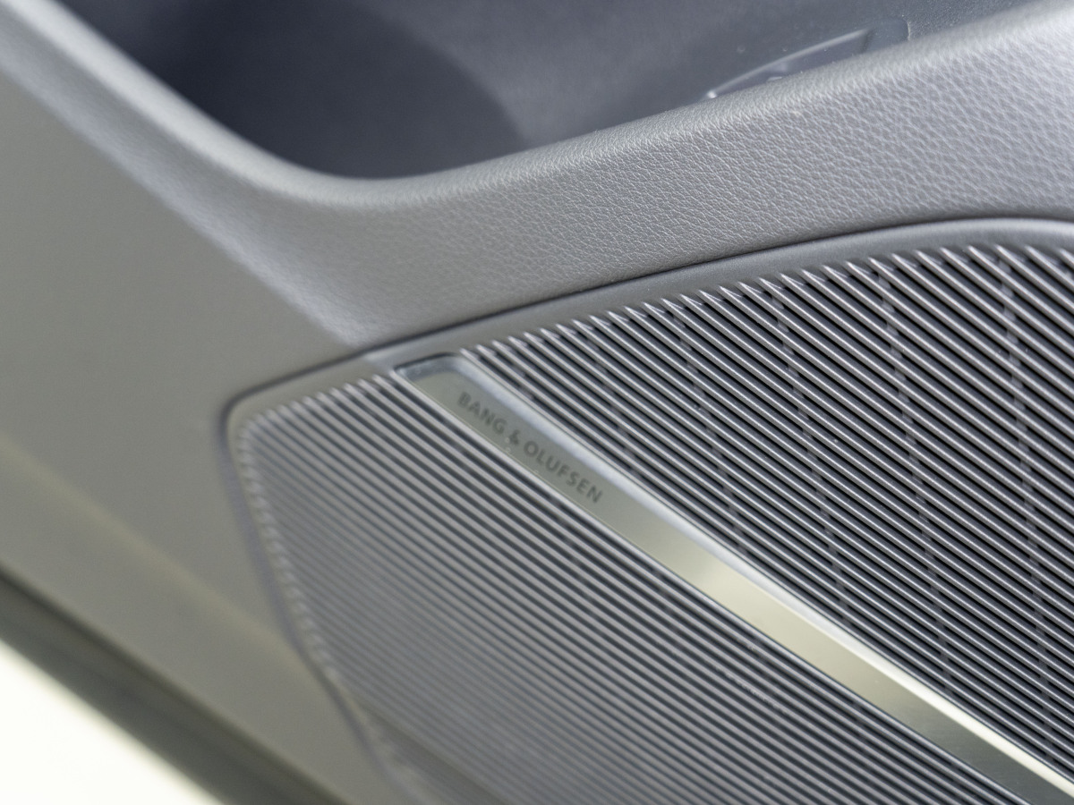 Audi RS Q8 2022 car image #15