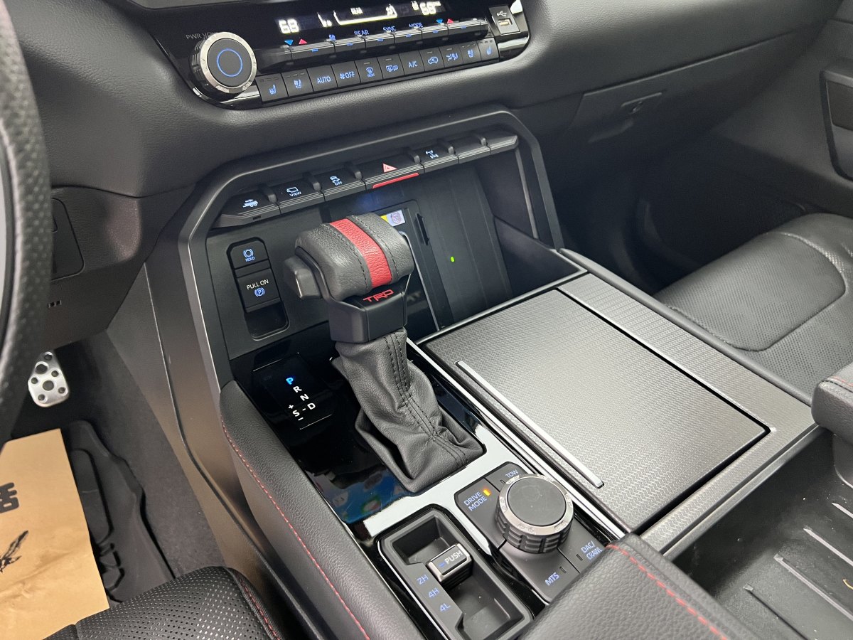 Toyota Sequoia 2024 #15 Toyota Sequoia 2024 imagen de coche #15