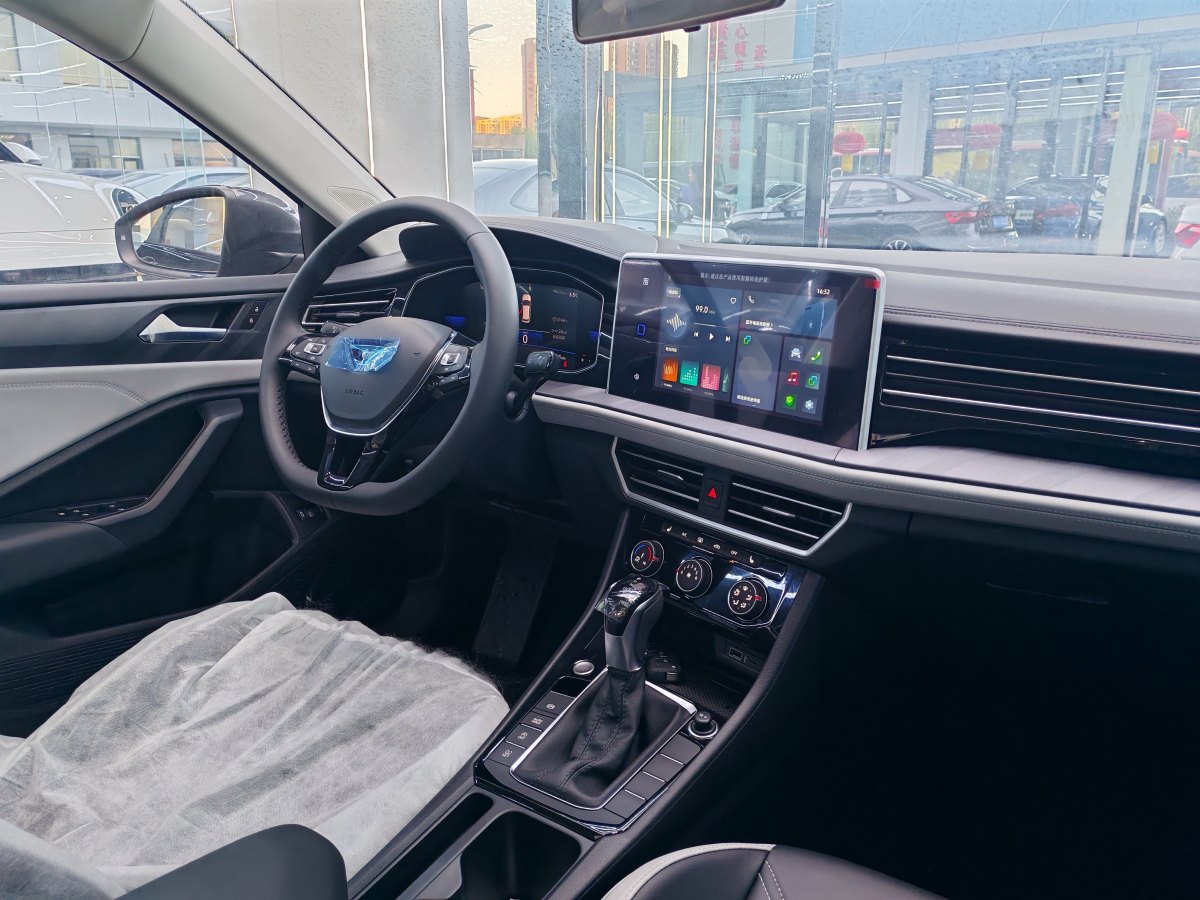 Jetta VA7 2025 car image #15