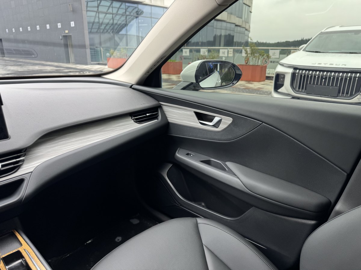 HongQi E-QM5 2024 car image #15