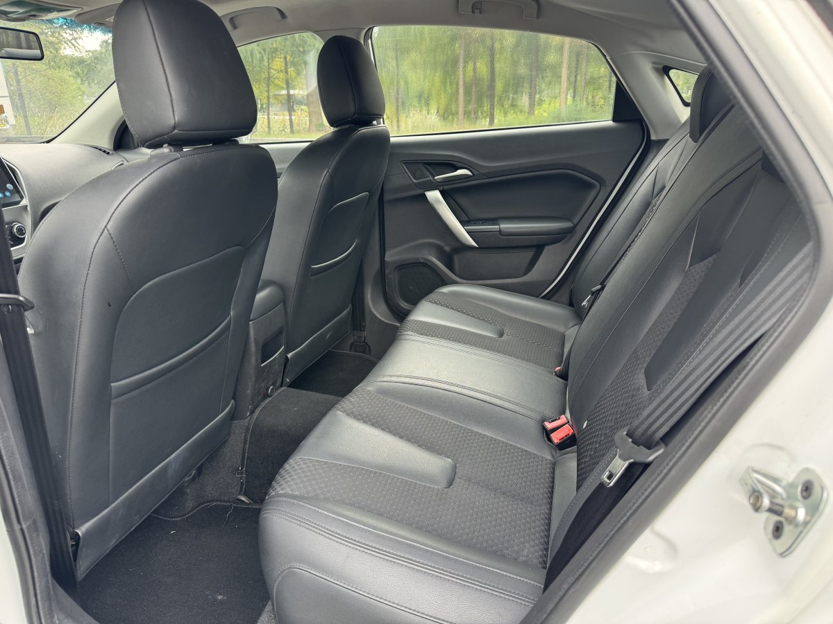 MG GT 2015 car image #15