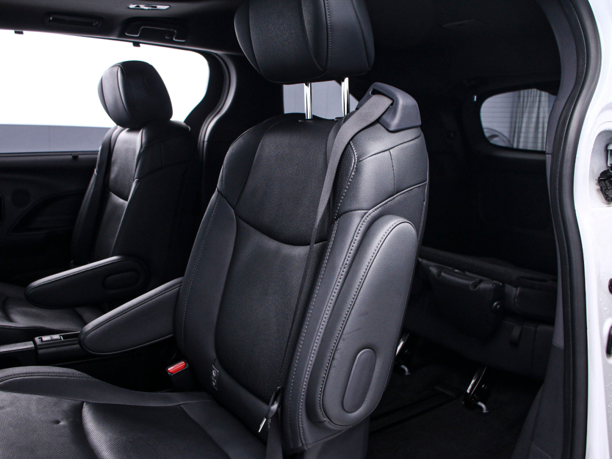 Toyota Sienna 2023 image de voiture #15