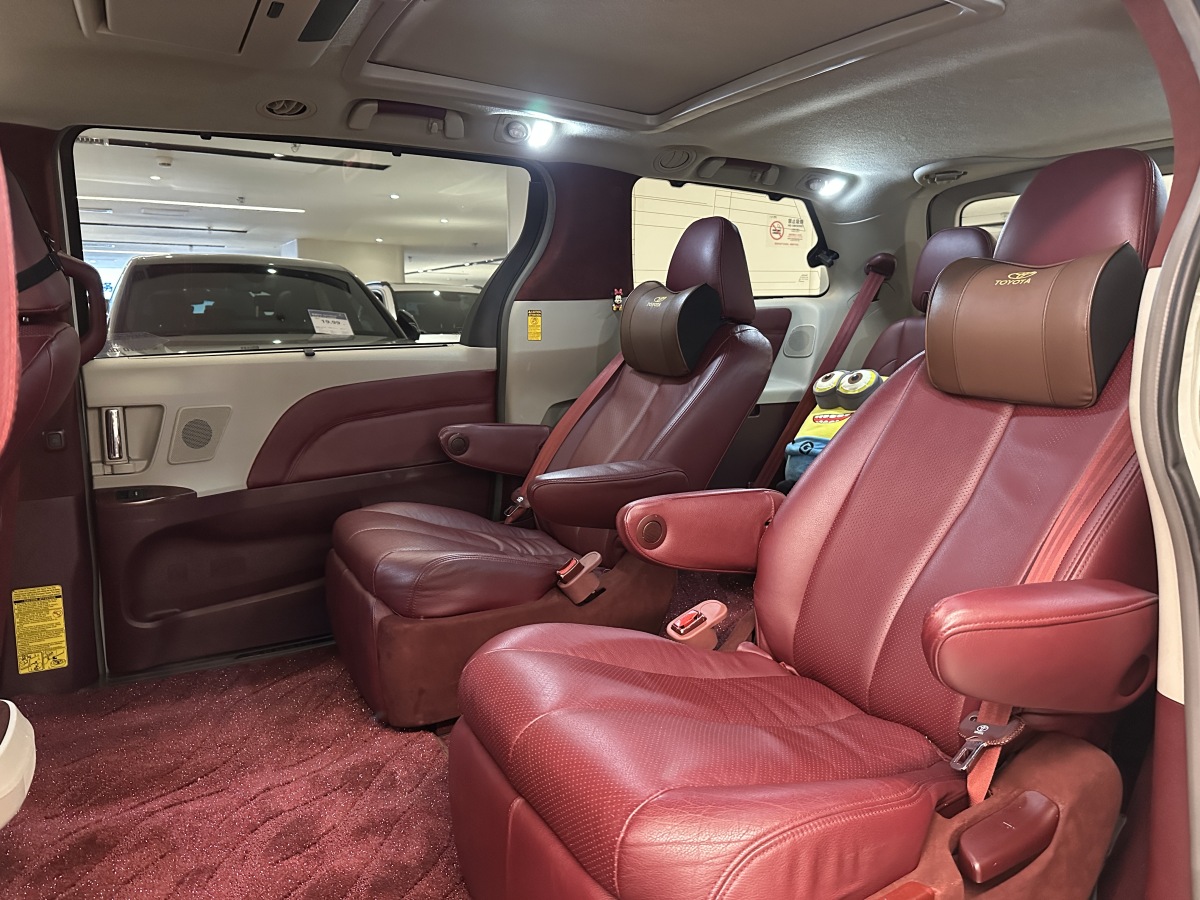 Toyota SIENNA 2014 car image #15