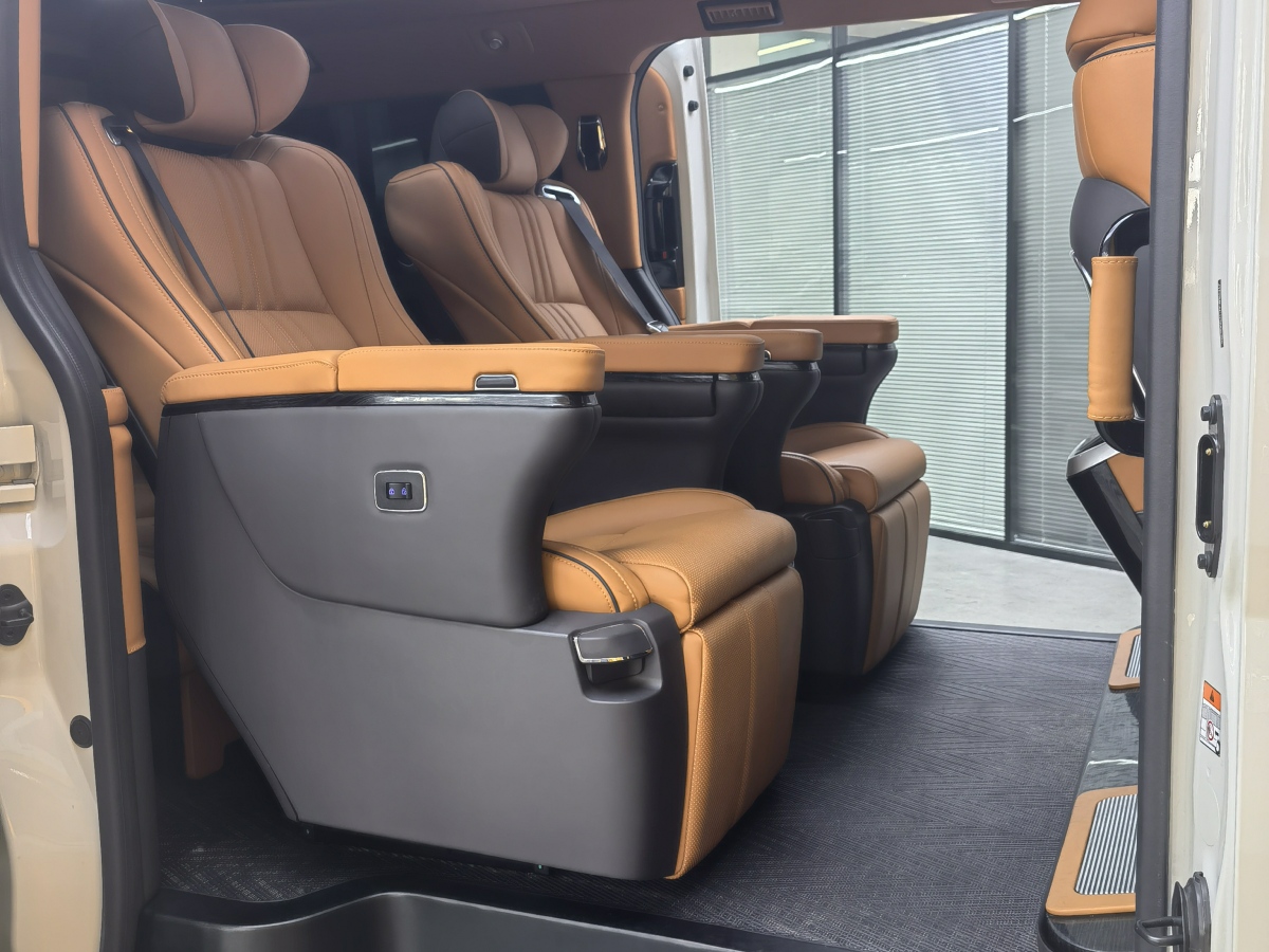 Toyota SIENNA 2024 #15 Toyota SIENNA 2024 car image #15