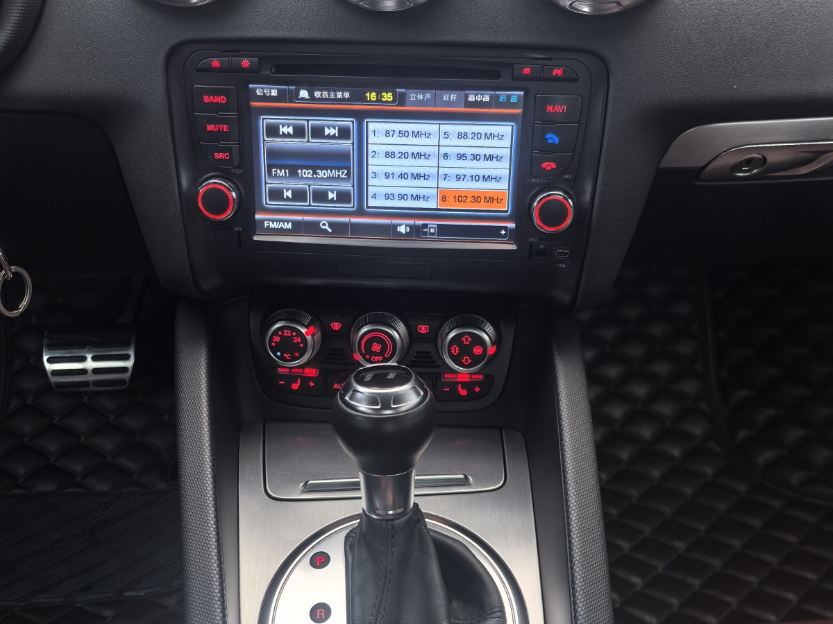 Audi TT 2014 car image #15