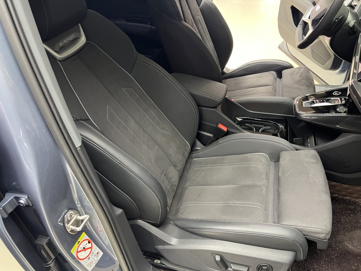 Audi Q4 e-tron 2023 immagine di auto #15