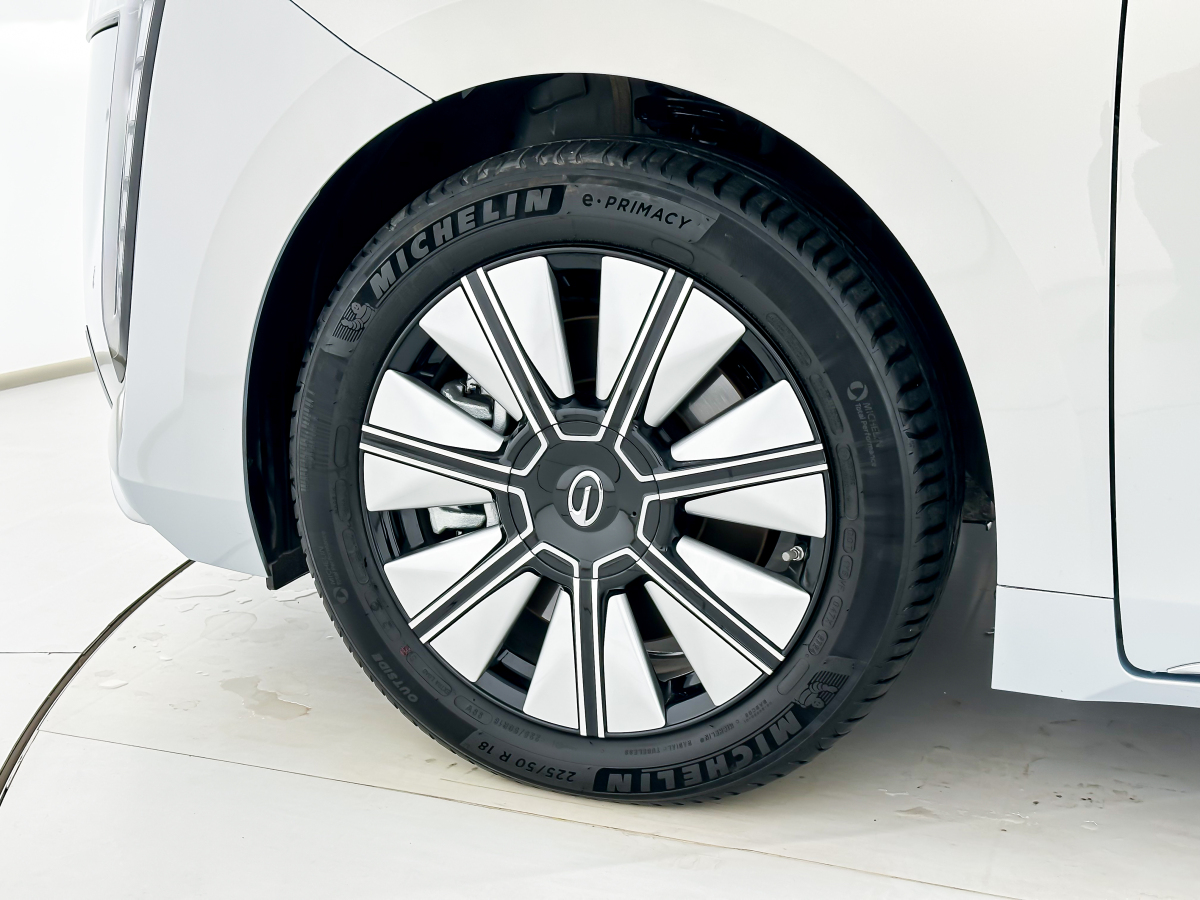 GAC Trumpchi E8 2024 #15 GAC Trumpchi E8 2024 car image #15