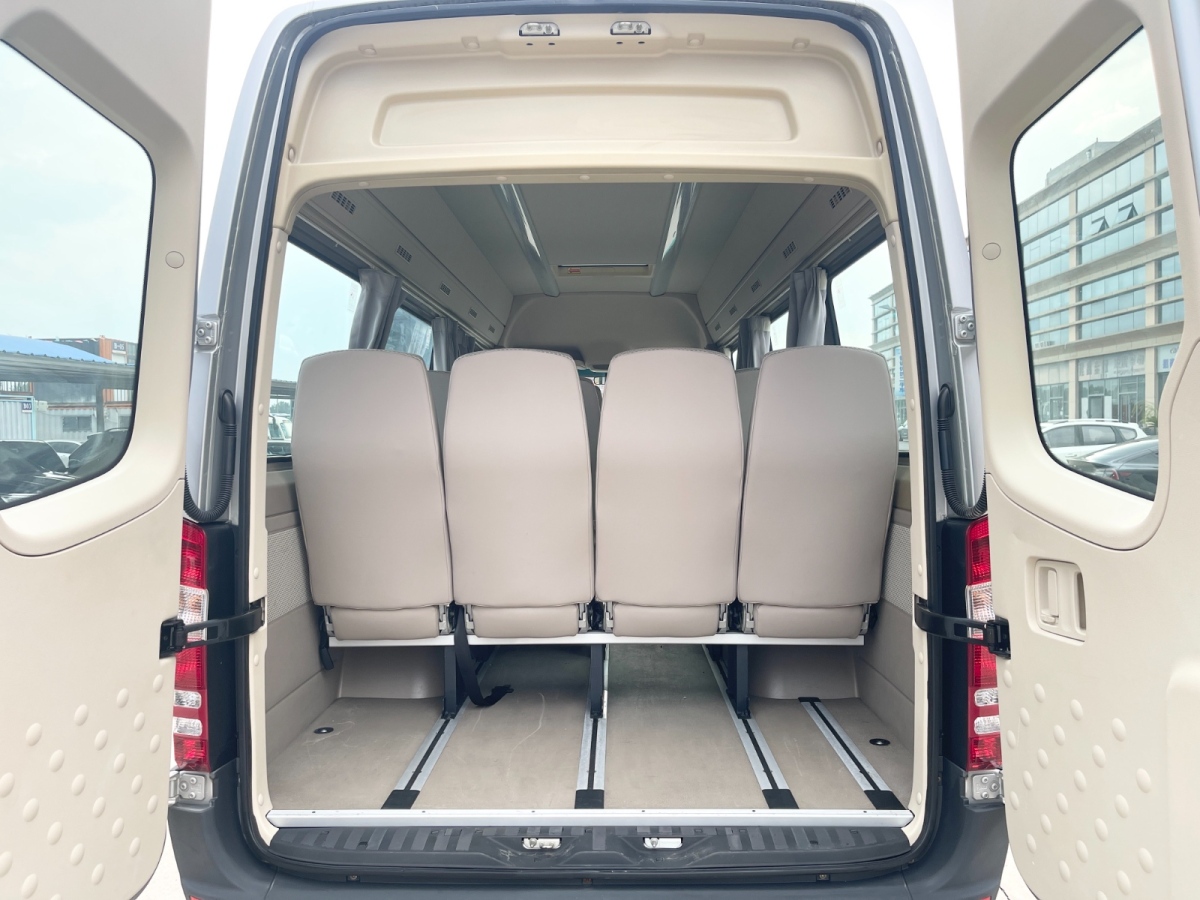 Mercedes-Benz Sprinter 2014 car image #15