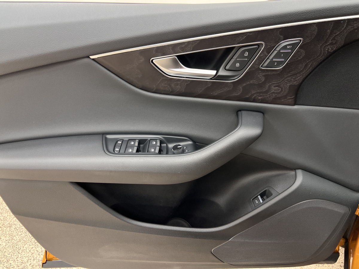 Audi RS Q8 2020 car image #15