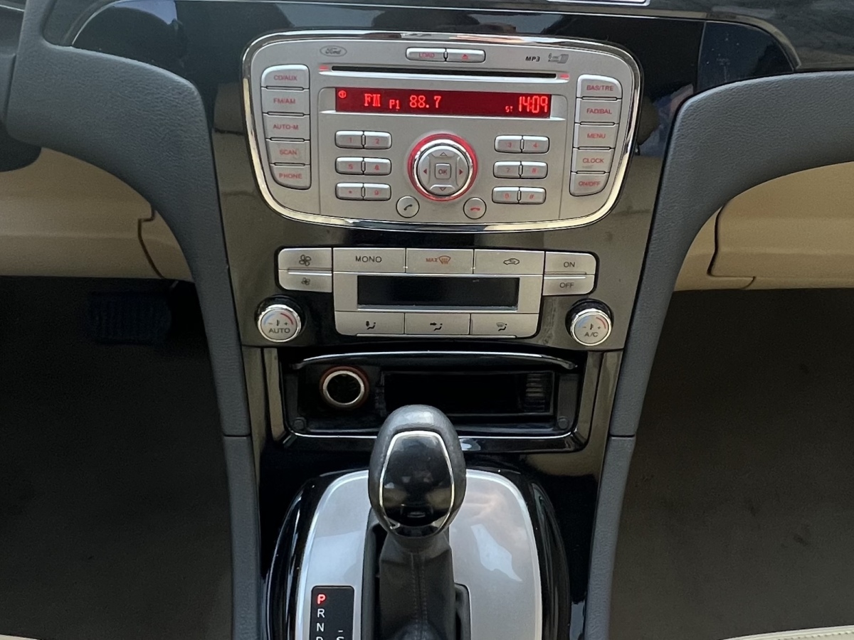 Ford S-MAX 2012 car image #15