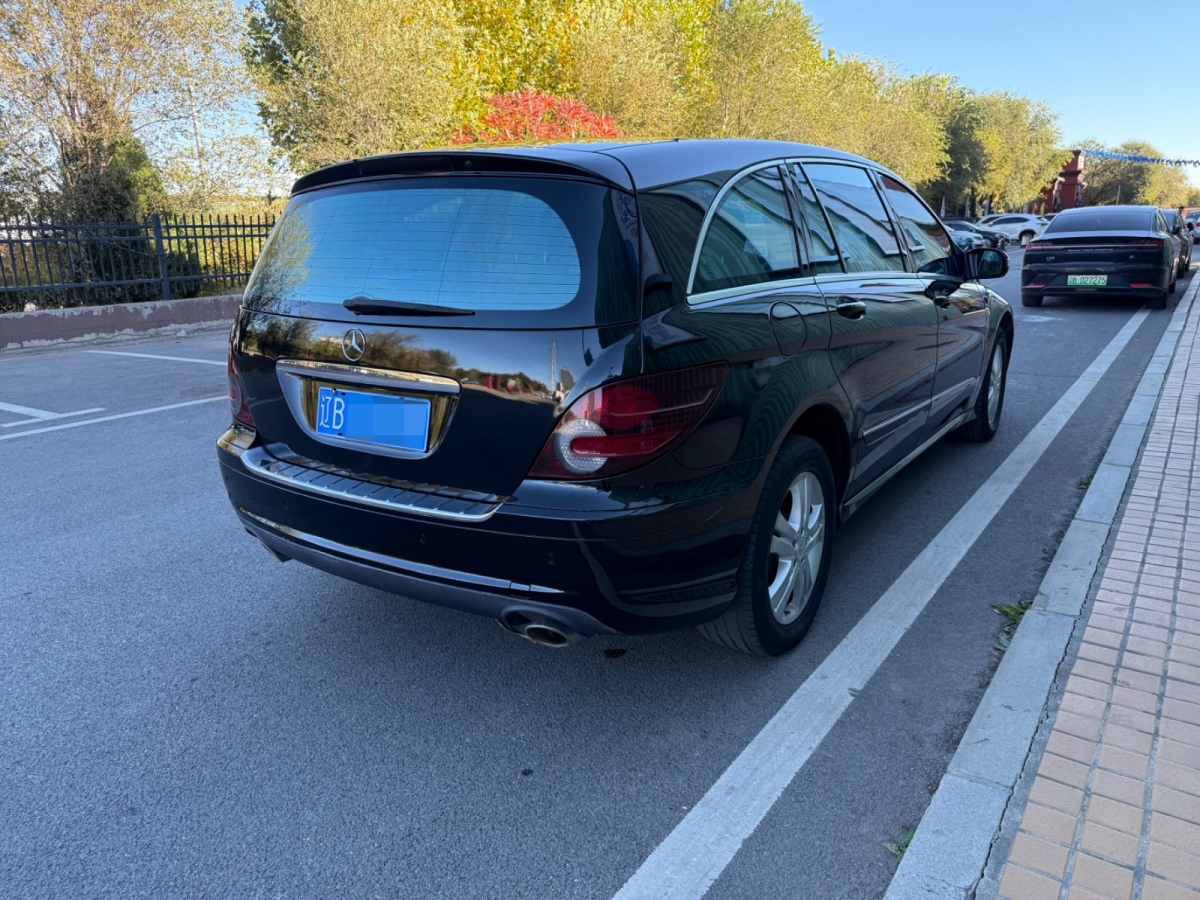 Mercedes-Benz R Class 2010 car image #15