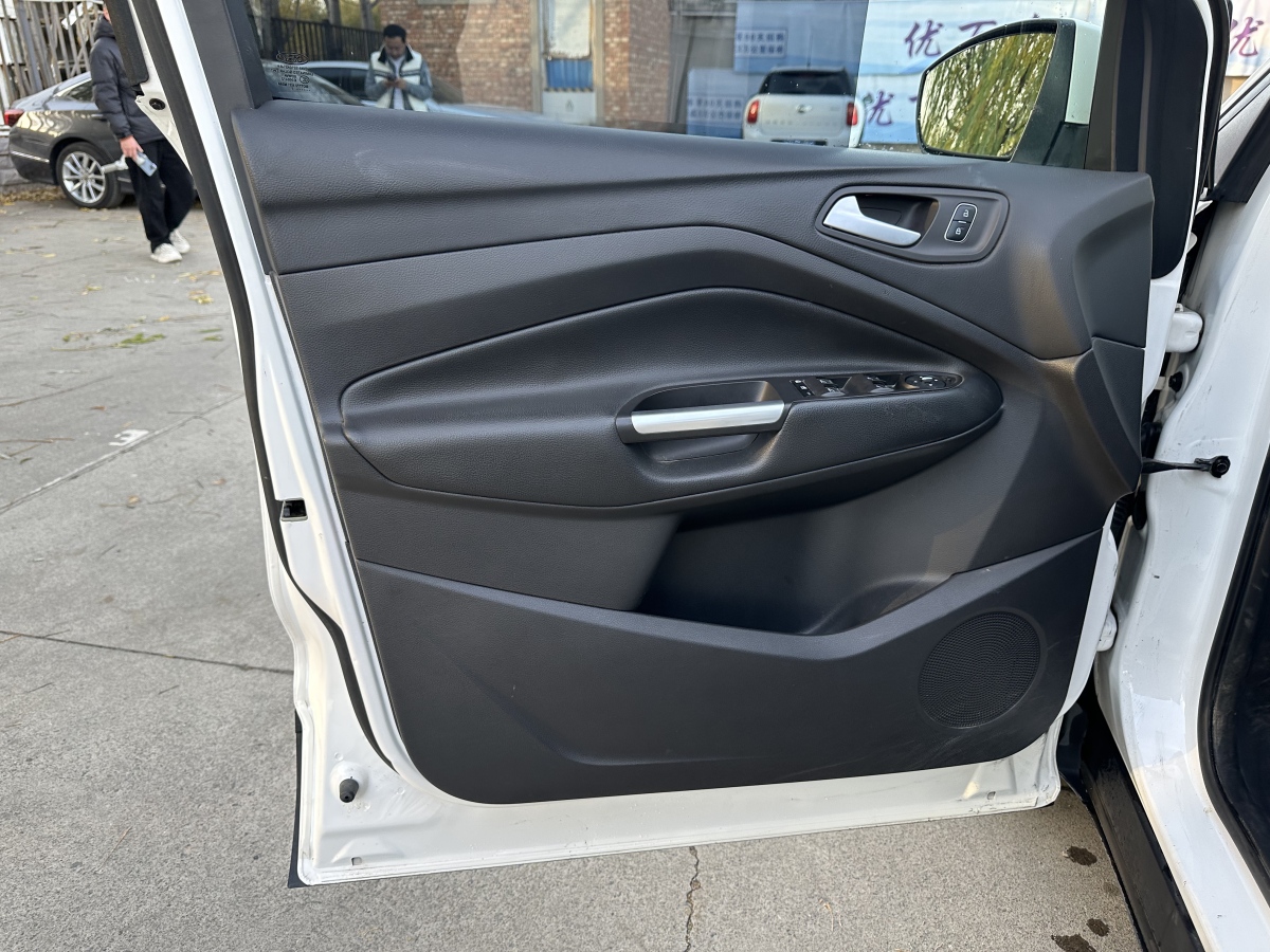 Ford Kuga 2017 car image #15