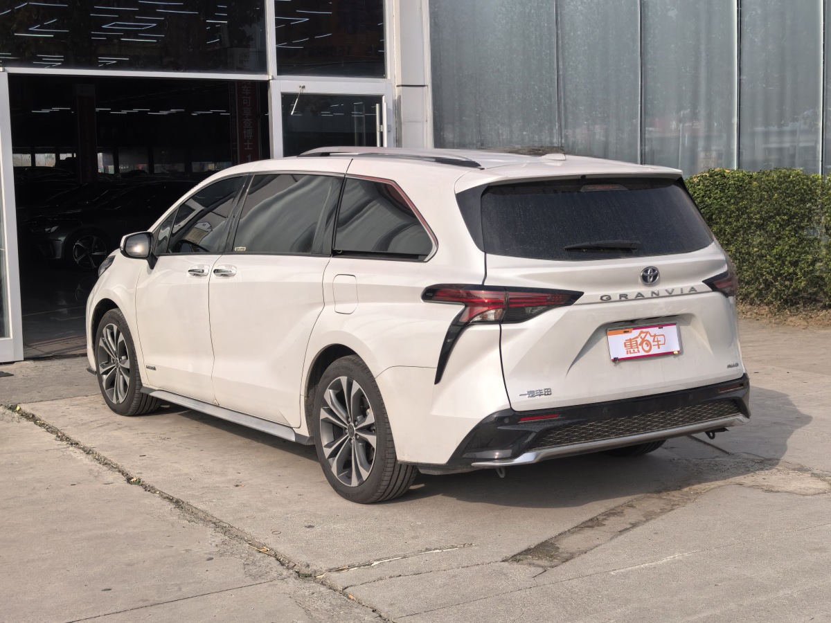 Toyota Granvia 2023 car image #15