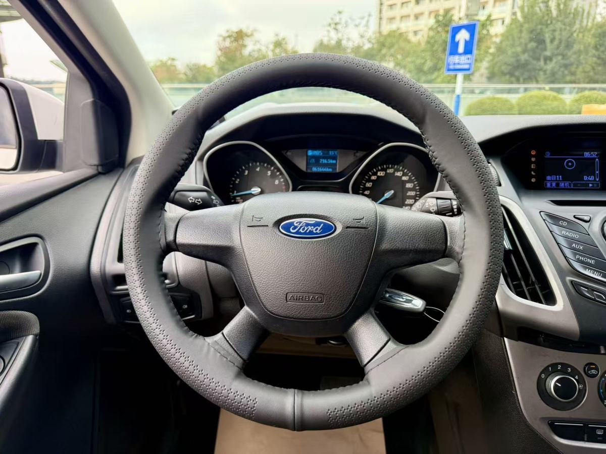 Ford Focus (Imported) 2014 #15 Ford Focus (Imported) 2014 car image #15